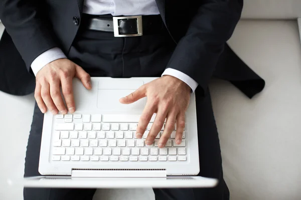 Businessman typing — Stock Photo, Image