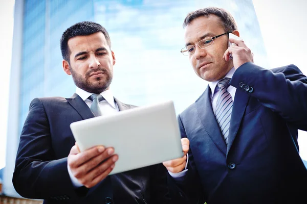 Mobile Verhandlungen — Stockfoto