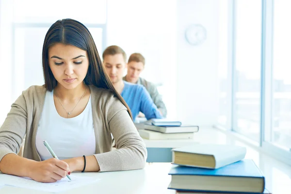 Estudante diligente — Fotografia de Stock