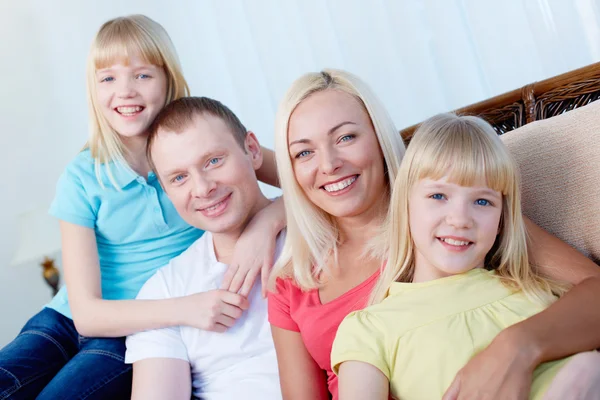 Familie in een rij — Stockfoto