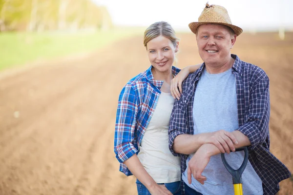 Agricultores en el campo — Foto de Stock