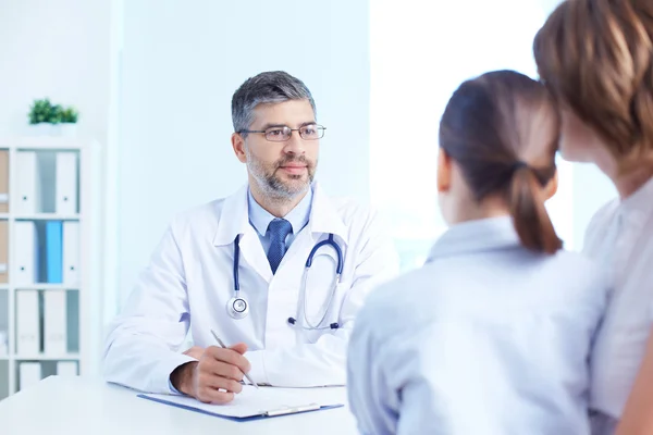 Listening to patient — Stock Photo, Image