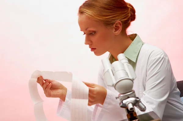 Médico en el trabajo — Foto de Stock