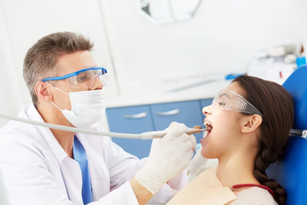 Dentista no trabalho — Fotografia de Stock