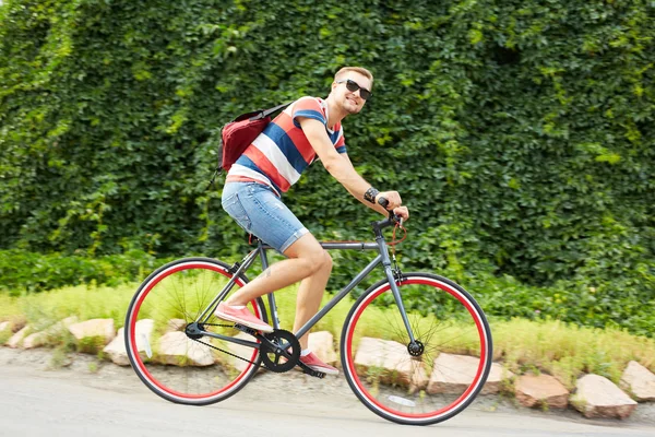 Bonito ciclista — Fotografia de Stock