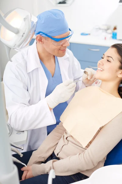 Curación de dientes — Foto de Stock