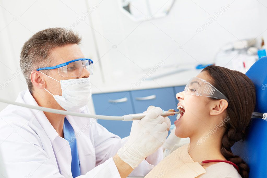 Dentiste Au Travail Image Libre De Droit Par Pressmaster C