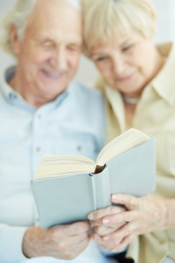 Kitap okunuyor