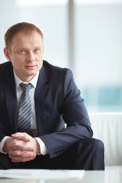 Elegante hombre de negocios — Foto de Stock