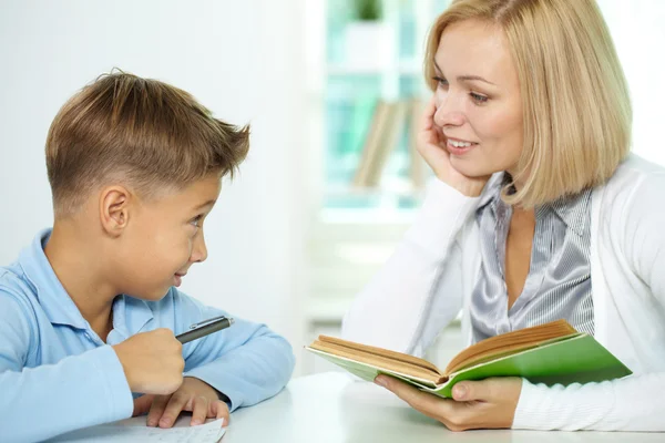 Interacting at lesson — Stock Photo, Image