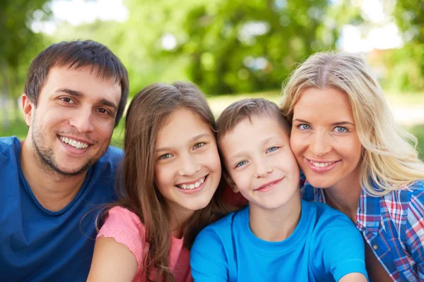 Examining teeth — Stock Photo, Image