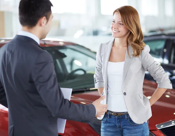 Comprador do carro — Fotografia de Stock