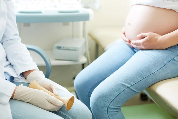 Médico y paciente — Foto de Stock