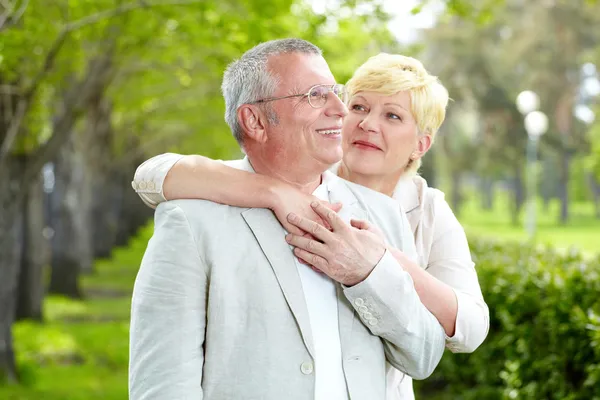 Gelukkig volwassen stel — Stockfoto