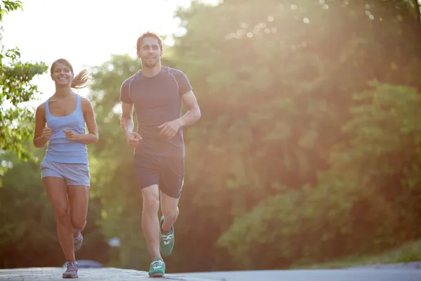 Pareja corriendo — Foto de Stock