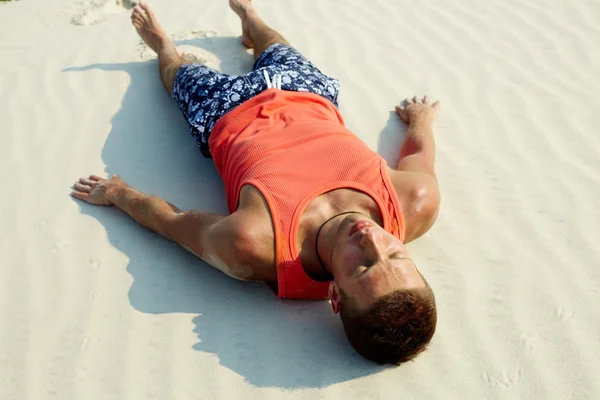 Man on sand — Stock Photo, Image