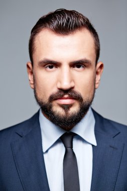 ciddi iş adamı