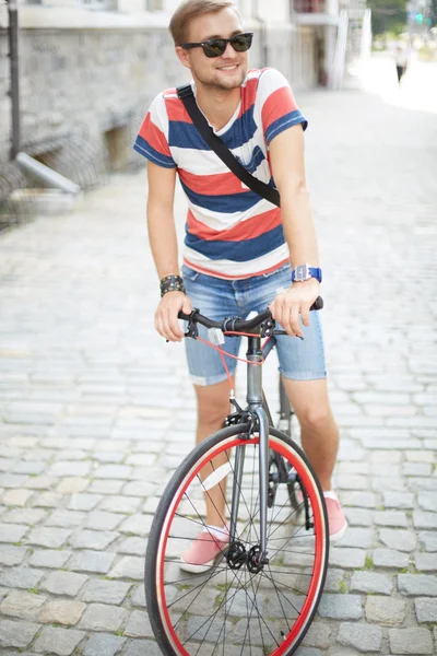 Bicyclist in park — Stock Photo, Image