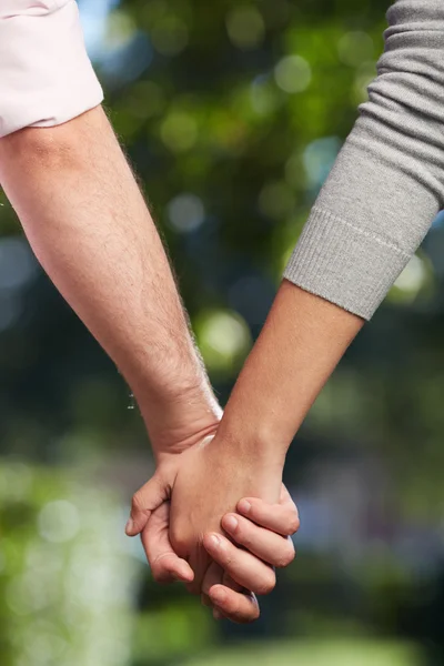 Händchenhalten — Stockfoto