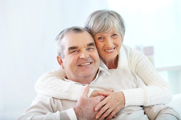 Pareja cariñosa — Foto de Stock