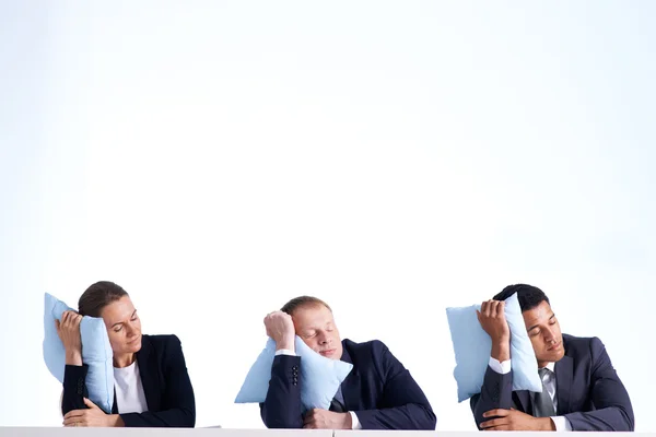 Socios de negocios durmiendo sobre almohadas — Foto de Stock