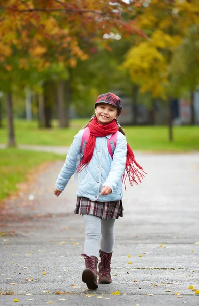 Fröhliches Schulkind — Stockfoto