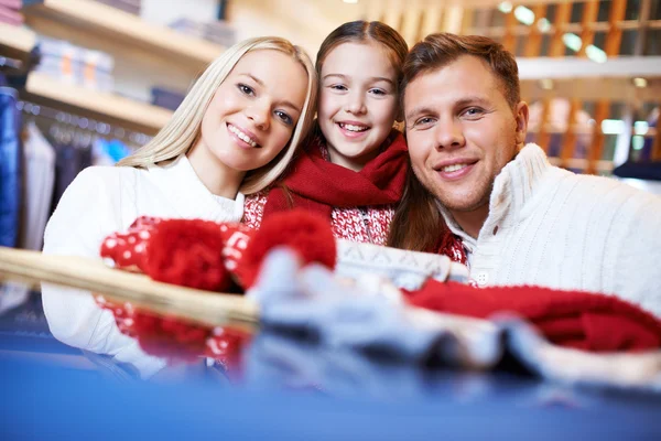Familj av shoppare — Stockfoto