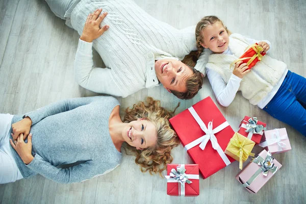 Family with giftboxes — Stock Photo, Image