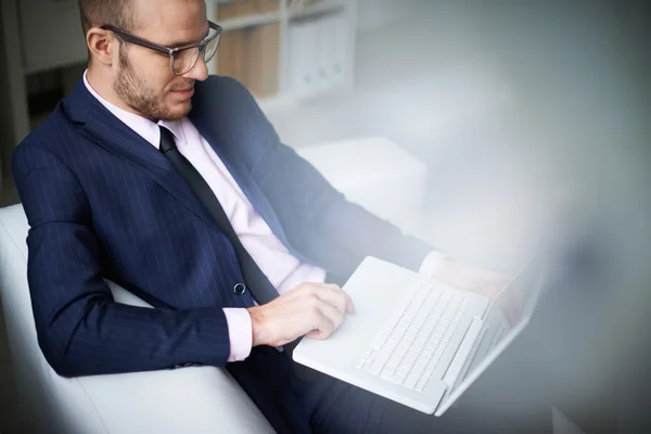 Empresario escribiendo — Foto de Stock