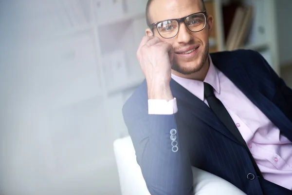 Empresario en gafas graduadas — Foto de Stock