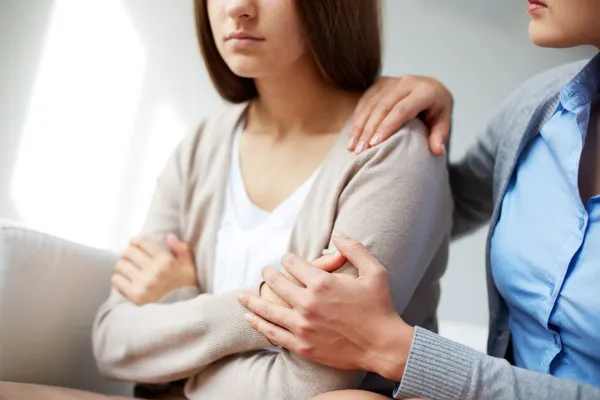 Psychiatrist comforting her sad patient — Stock Photo, Image