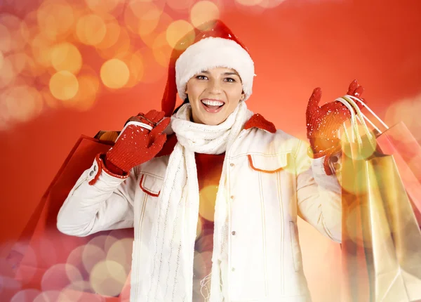 Mädchen mit Weihnachts-Einkaufstüten — Stockfoto