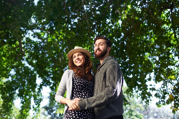 Affectionate dates outdoors — Stock Photo, Image
