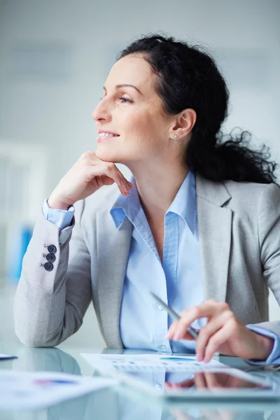 Nachdenklicher Mitarbeiter — Stockfoto