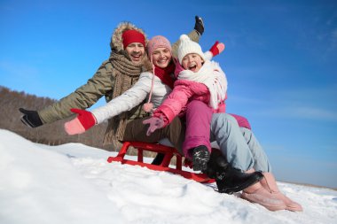 kızak üzerinde aile