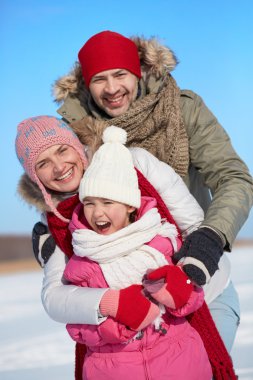 Anne ve kızları winterwear içinde
