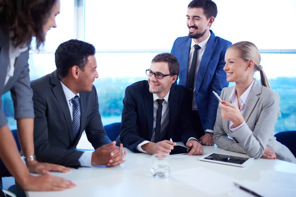 Discutir ideias — Fotografia de Stock