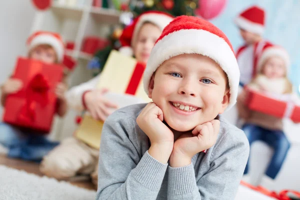 Schattige jongen in kerst Pet — Stockfoto