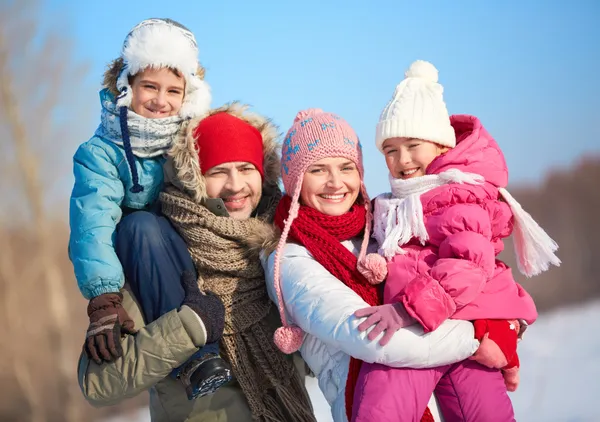 Famiglia invernale — Foto Stock