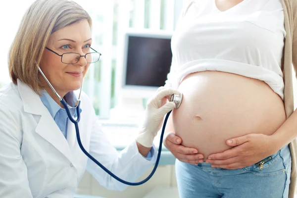 Checking baby heartbeat — Stock Photo, Image