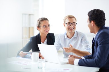 iş ortakları toplantısında iletişim