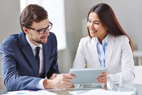 Empresária e empresária — Fotografia de Stock