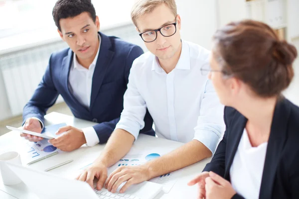 Businesspeople at meeting — Stock Photo, Image