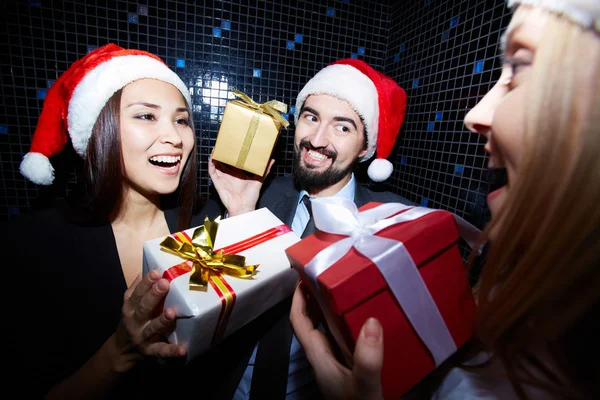 Friends with gifts — Stock Photo, Image