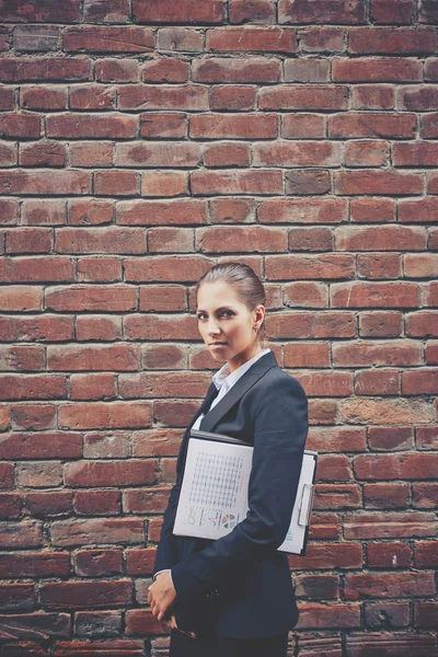 Businesswoman with document — Stock Photo, Image