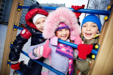 Arkadaşlar oyun üzerinde