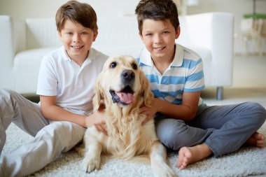 çocuklar ile köpek