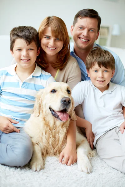 Friendly family — Stock Photo, Image