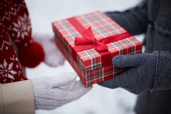 Weihnachtsgeschenk — Stockfoto