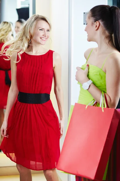 Females in mall — Stock Photo, Image